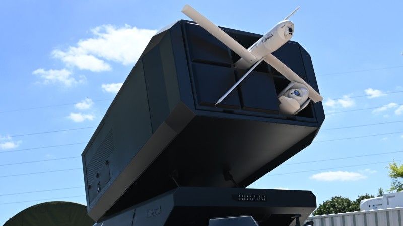 Sześcioprowadnicowy moduł startowy dla dronów kamikaze Hero-120