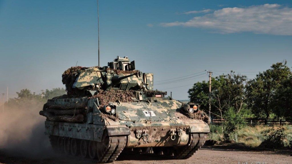 Amerykański bojowy wóz piechoty M2A2 ODS-SA Bradley w służbie Zbrojnych Sił Ukrainy.