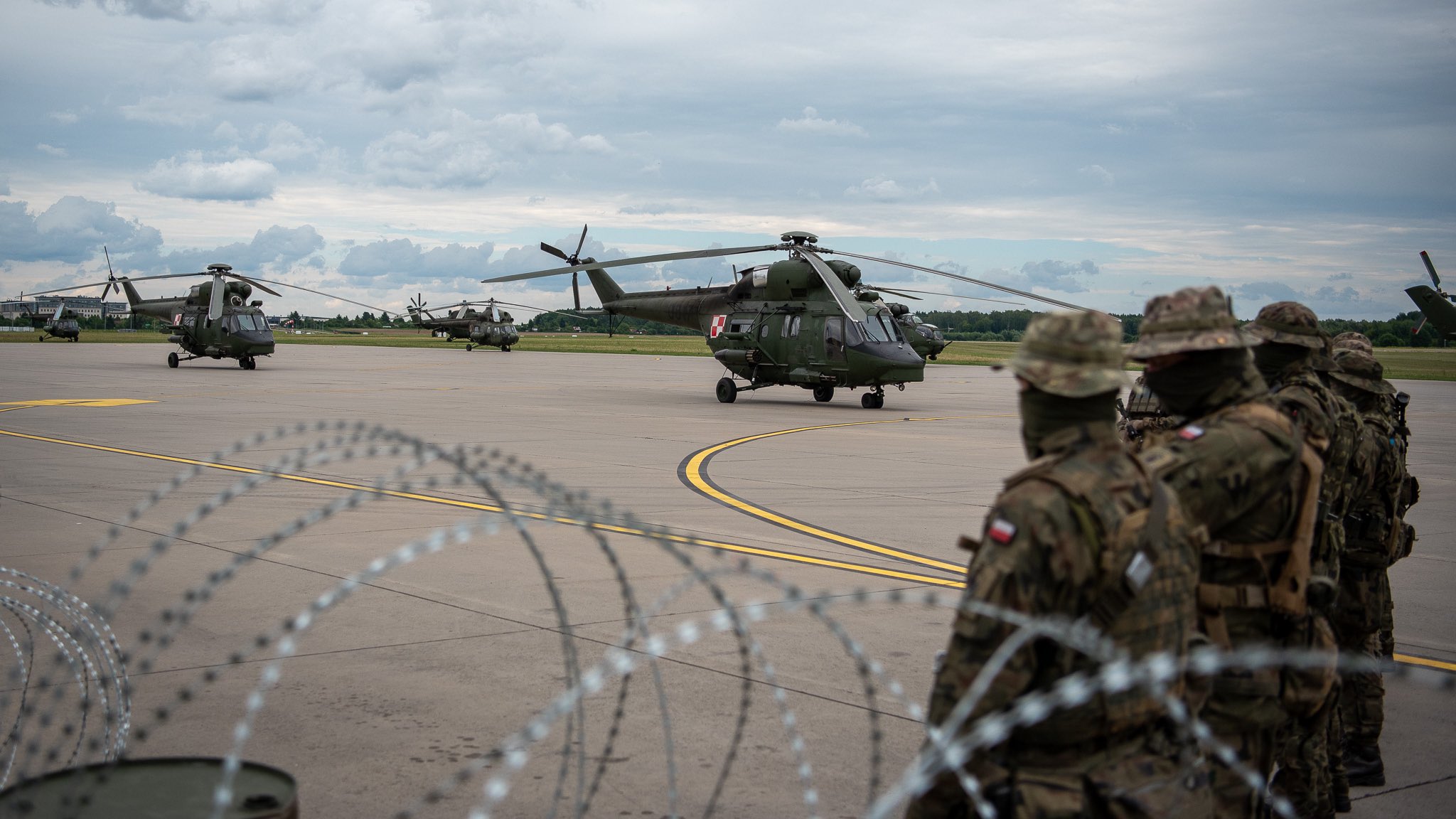 Sokoły i Mi-24 w dyżurze na granicy. "Uzbrojone i gotowe do walki"