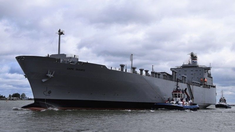 Cape Ducato wchodzący do portu w Gdyni, to jedna z z pięciu jednostek tego typu służących do transportu amerykańskiego sprzętu wojskowego w każdy zakątek globu.