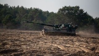 Armatohaubica samobieżna Krab na poligonie w Toruniu.