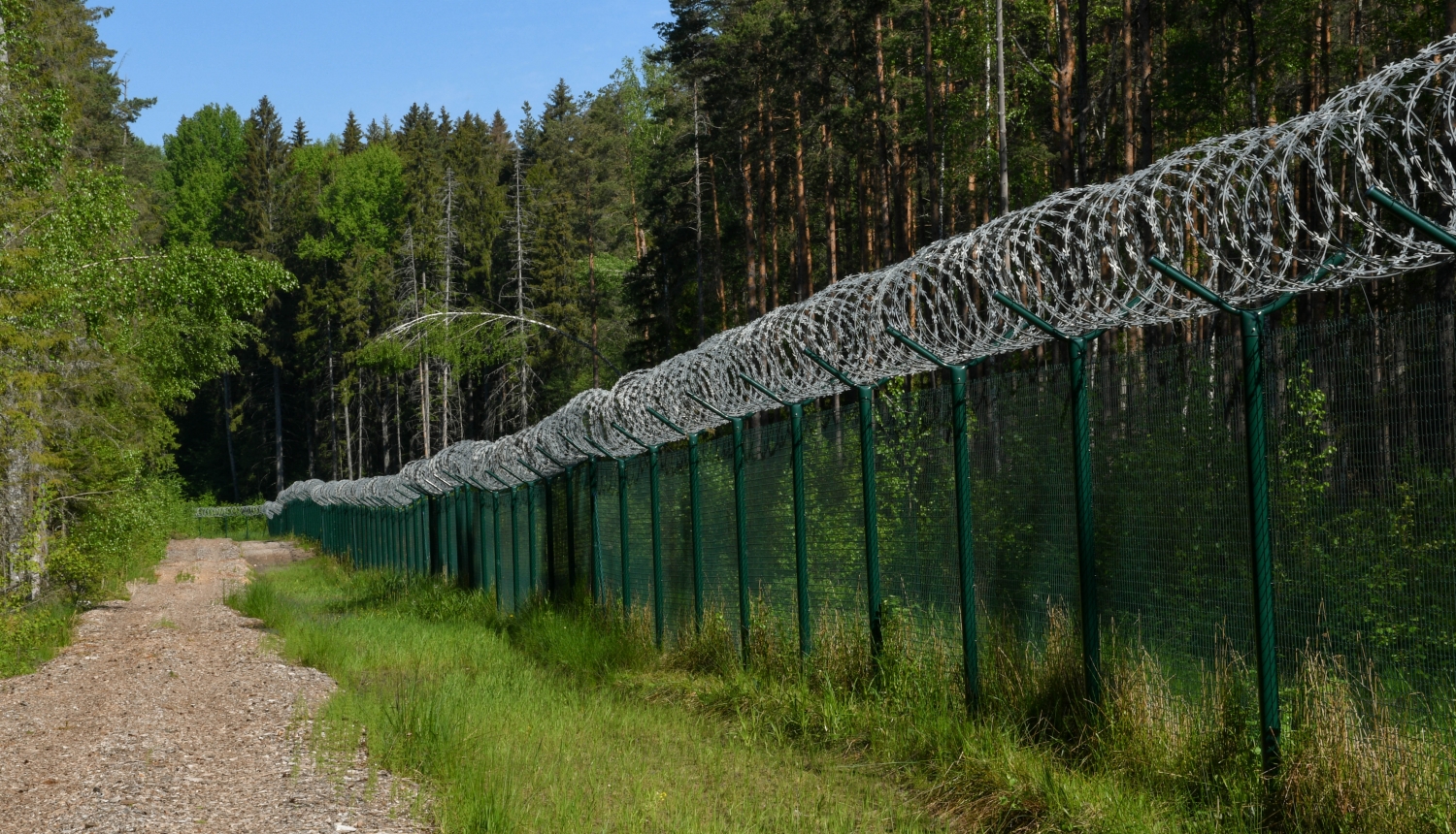 Łotwa uszczelnia granicę z Białorusią. Do pomocy wezwano policję i wojsko