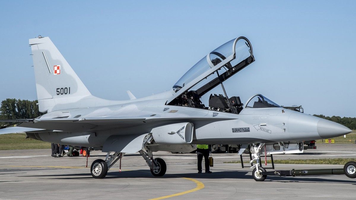 Producent potwierdza. FA-50 z pociskami AMRAAM