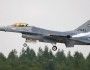 Duński samolot bojowy F-16 nad bazą lotniczą Kecskemét (Węgry), 2007 rok.