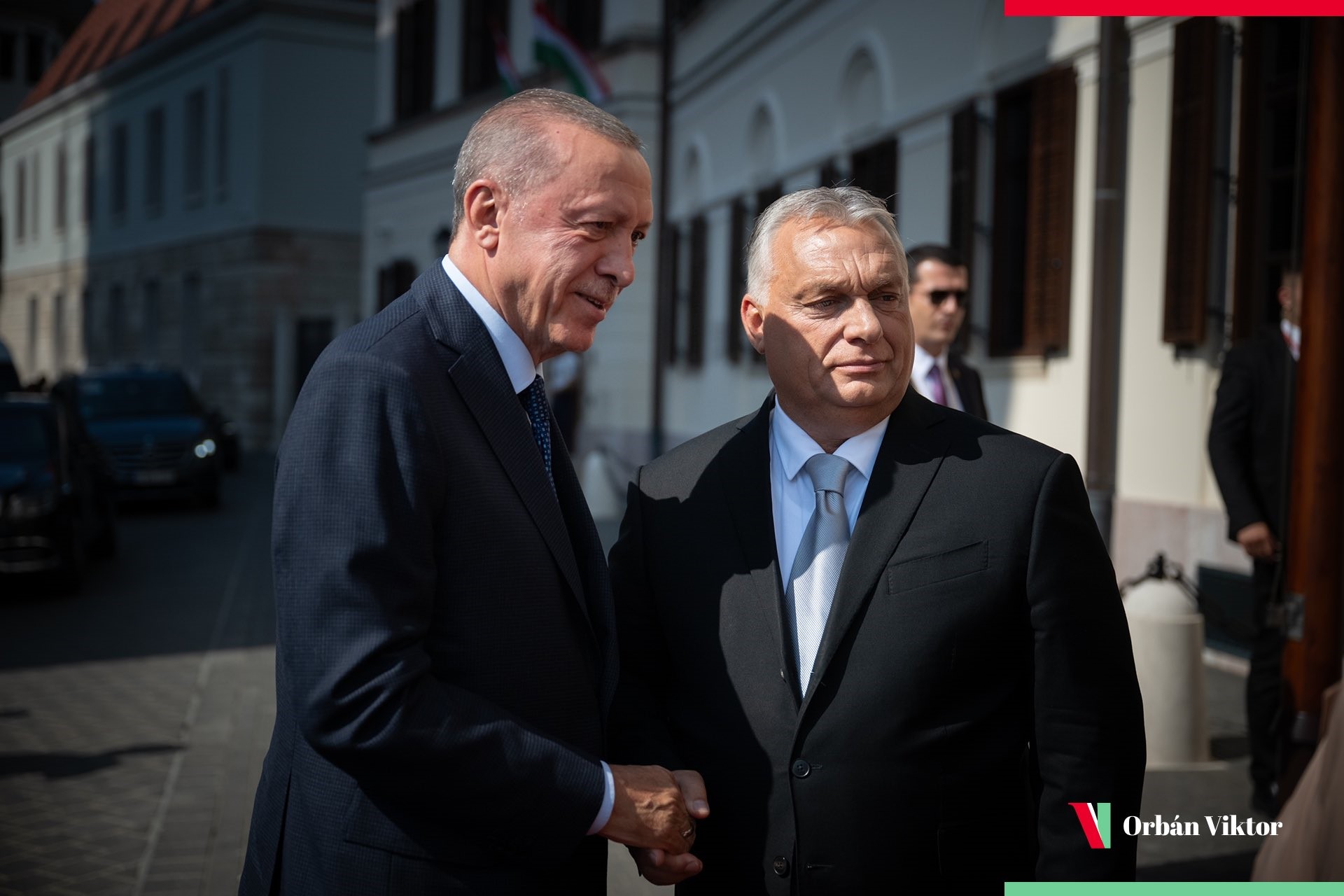 Erdogan odwiedza Węgry i wzmacnia izolowanego Orbana