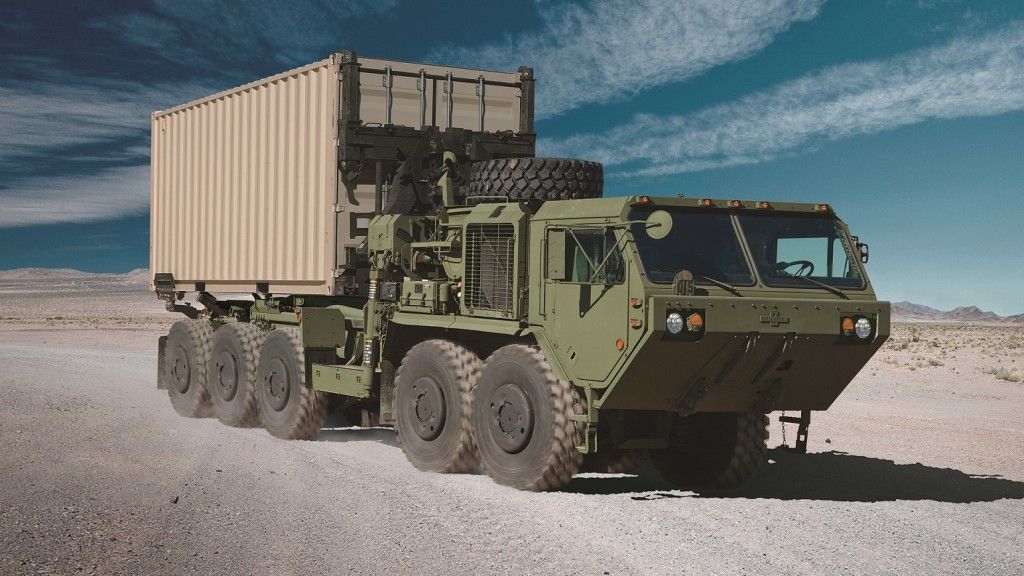 Ciężarówka Oshkosh M1074A1 PLS (Palletized Load system).