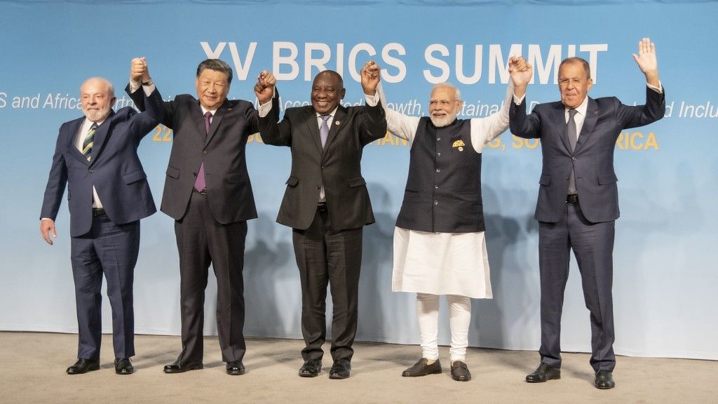 Zdjęcie liderów państw BRICS oraz ministra spraw zagranicznych Rosji, który zastąpił Putina obawiającego się konsekwencji wjazdu do RPA
