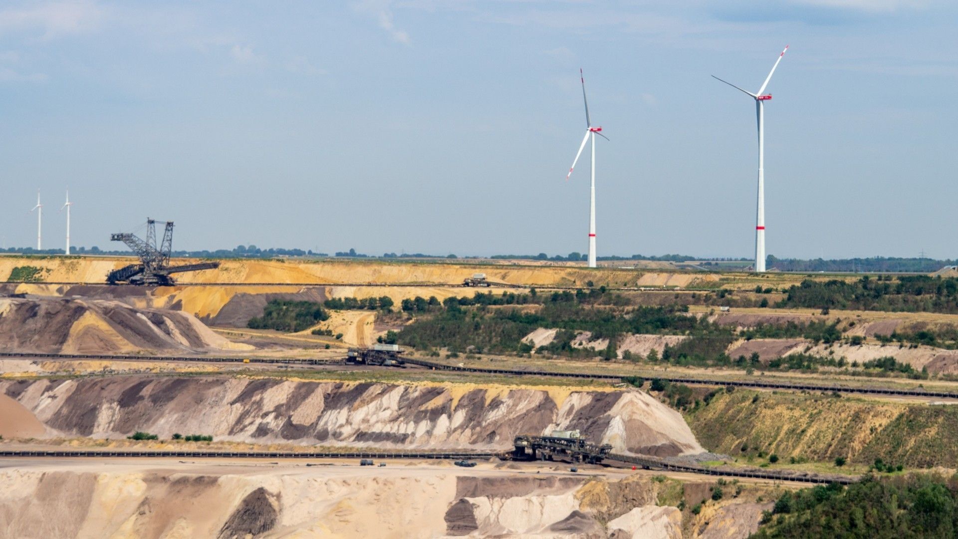 Niemcy usuwają wiatraki by zrobić miejsce dla kopalni węgla brunatnego