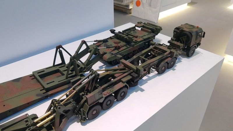 Modele mostów towarzyszących MS-20 na podwoziu samochodowym, oraz MG-20 na podwoziu gąsienicowym.
