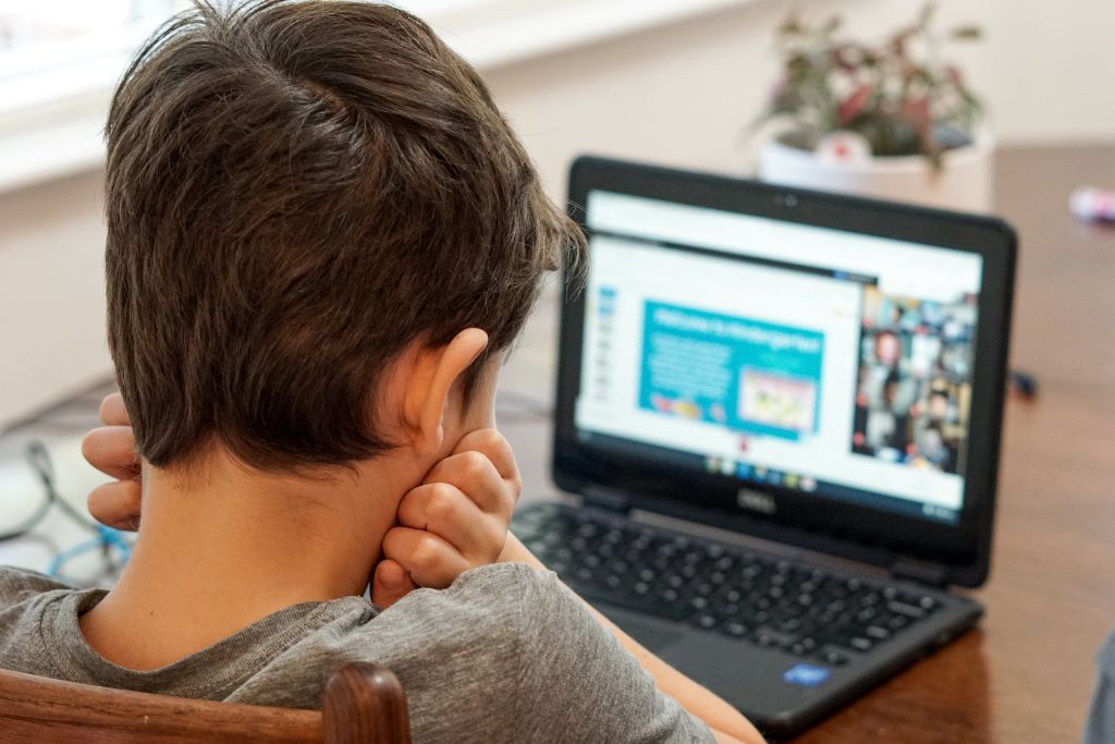 Program "Laptopy dla czwartoklasistów". Ile szkół do tej pory dostało sprzęt?