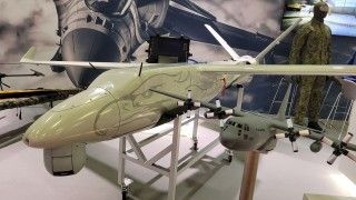BSP Orlik, powraca pierwotna koncepcja płatowca. Obok model C-130 Hercules