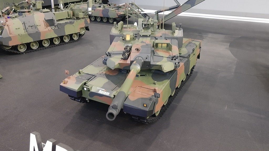 Prezentowana w tym roku jedna z propozycji konfiguracji czołgu K2PL.