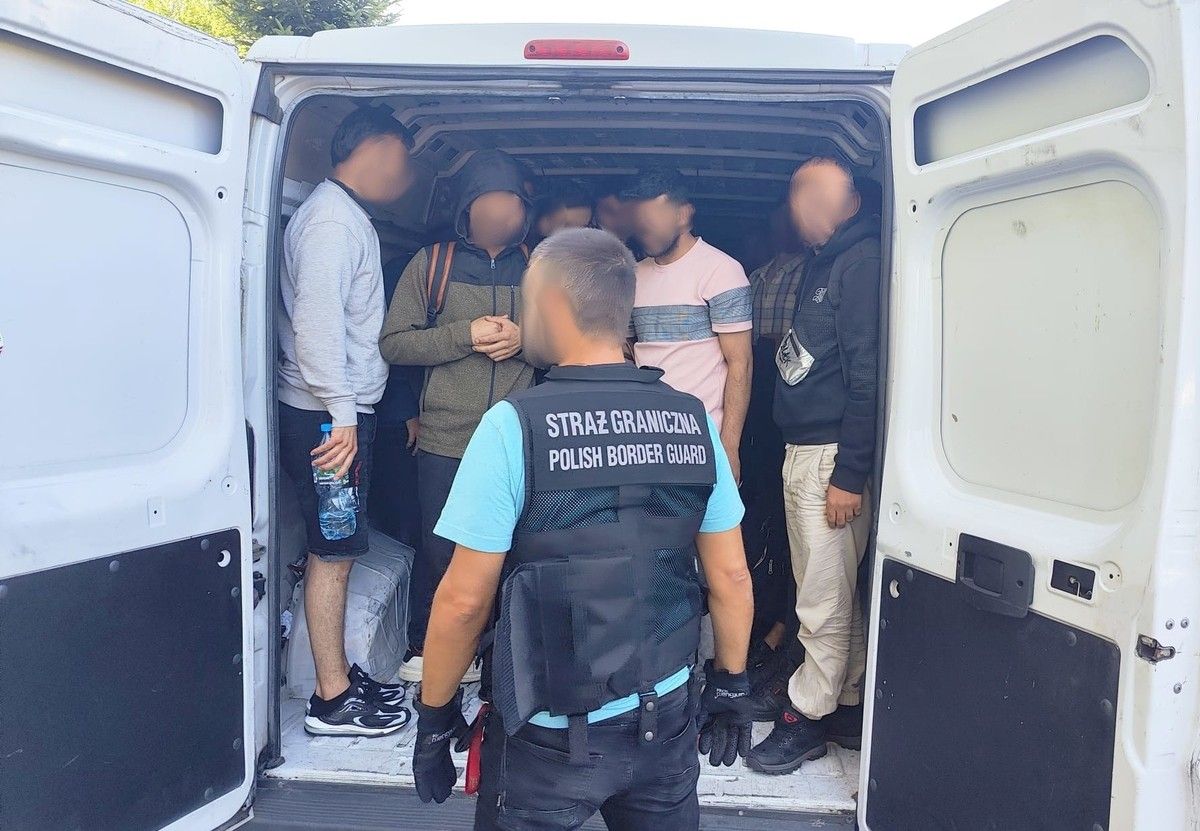 Koniec z „hulaj dusza, piekła nie ma”. Europoseł o migrantach unikających deportacji