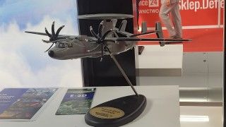 Model E-2D Hawkeye w barwach Marynarki Wojennej Francji