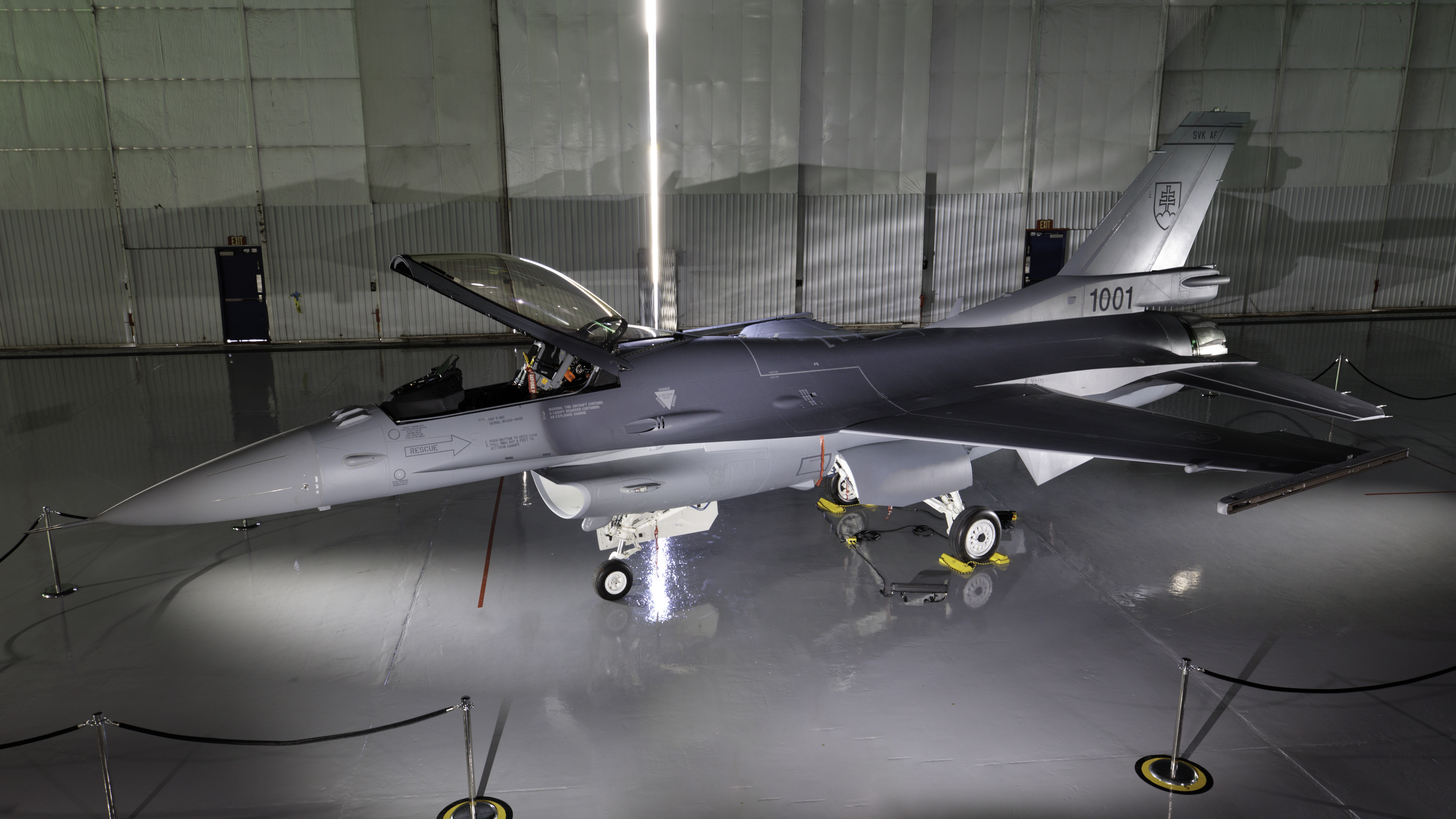 Pierwszy F-16 Słowacji zaprezentowany