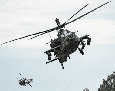 AH-64 z anteną MUMT-X