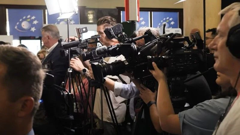 FE przyciągnęło uwagę mediów