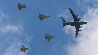 Chińskie J-20, J-16 i Y-20 podczas pokazów lotniczych w Changchun, Chiny, 2023r.