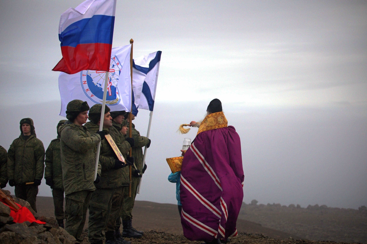 Poniedziałkowy przegląd mediów; Mistyczne nastroje w armii rosyjskiej; "Mieliśmy bronić granic Niemiec". Macierewicz o doktrynie PO