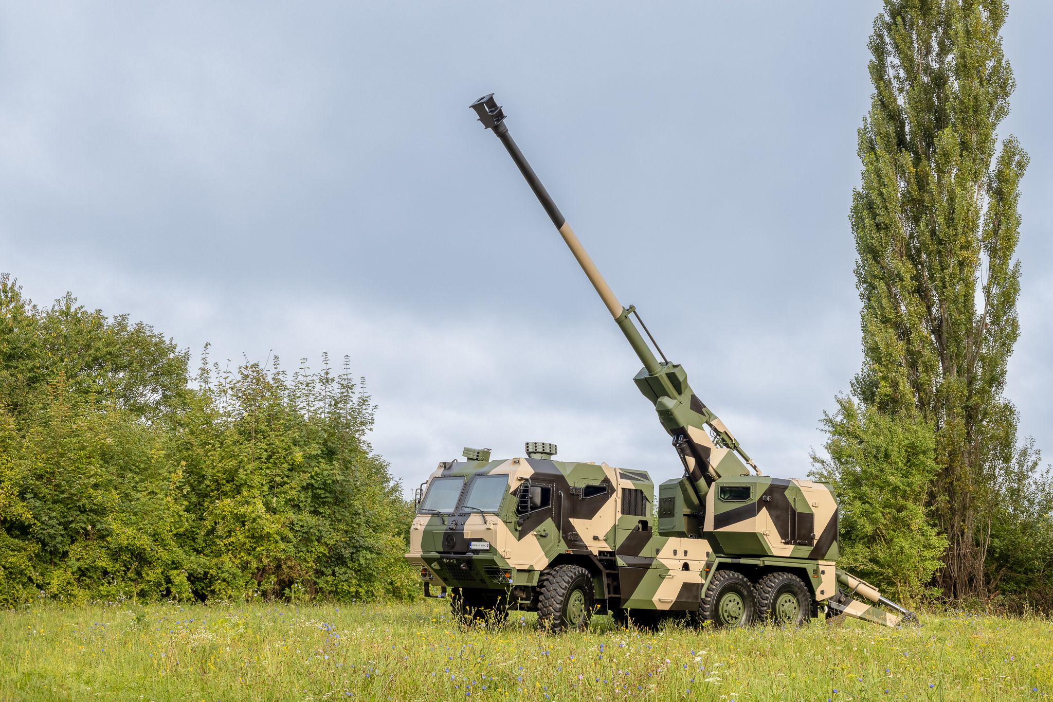 DSEI 2023: Nowa słowacka armatohaubica na kołach