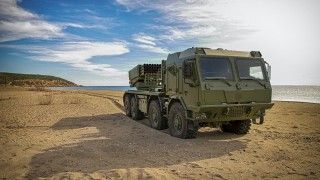 Wieloprowadnicowa wyrzutnia rakiet RM-70 na podwoziu Tatra 815-7.