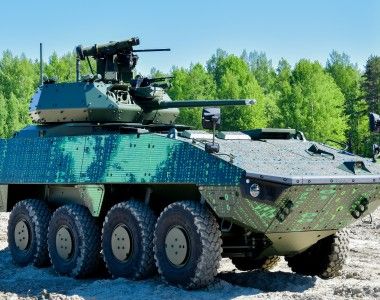 Kołowy transporter opancerzony Patria AMV XP przygotowany na targi Eurosatory 2018.