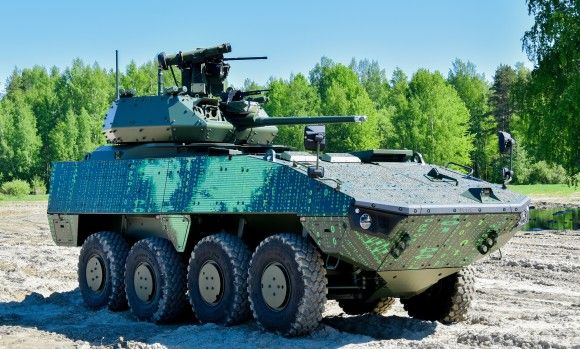Kołowy transporter opancerzony Patria AMV XP przygotowany na targi Eurosatory 2018.
