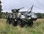 Kołowy transporter opancerzony Patria 6x6 w terenie.