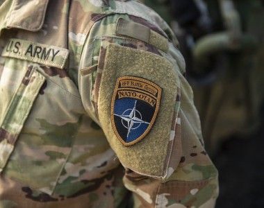 Żołnierz U.S. Army należący do wielonarodowej Grupy Bojowej eFP (ang. Enhanced Forward Presence) NATO w Polsce, marzec 2022 roku.