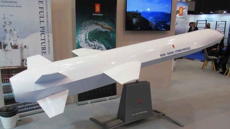 Model rakiety przeciwokrętowej NSM prezentowany przez norweski koncern Kongsberg Defence & Aerospce