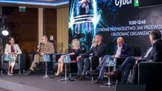 Panel: "Cyfrowe przywództwo: jak przewodzić zmianom i budować organizacje jutra" w czasie konferencji Cyber24 Day