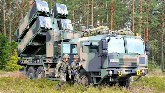Samobieżna wyrzutnia pocisków przeciwokrętowych NSM na podwoziu Jelcz P662 D.43 należąca do Morskiej Jednostki Rakietowej.