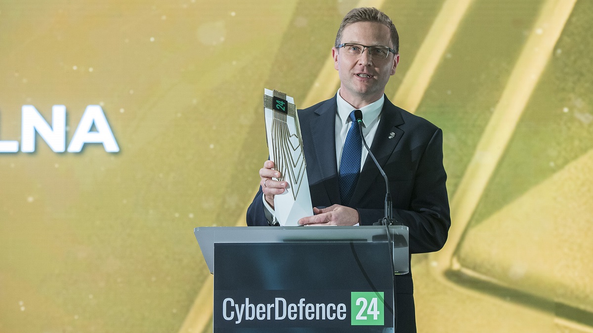 Cyberwojska otwierają się na biznes