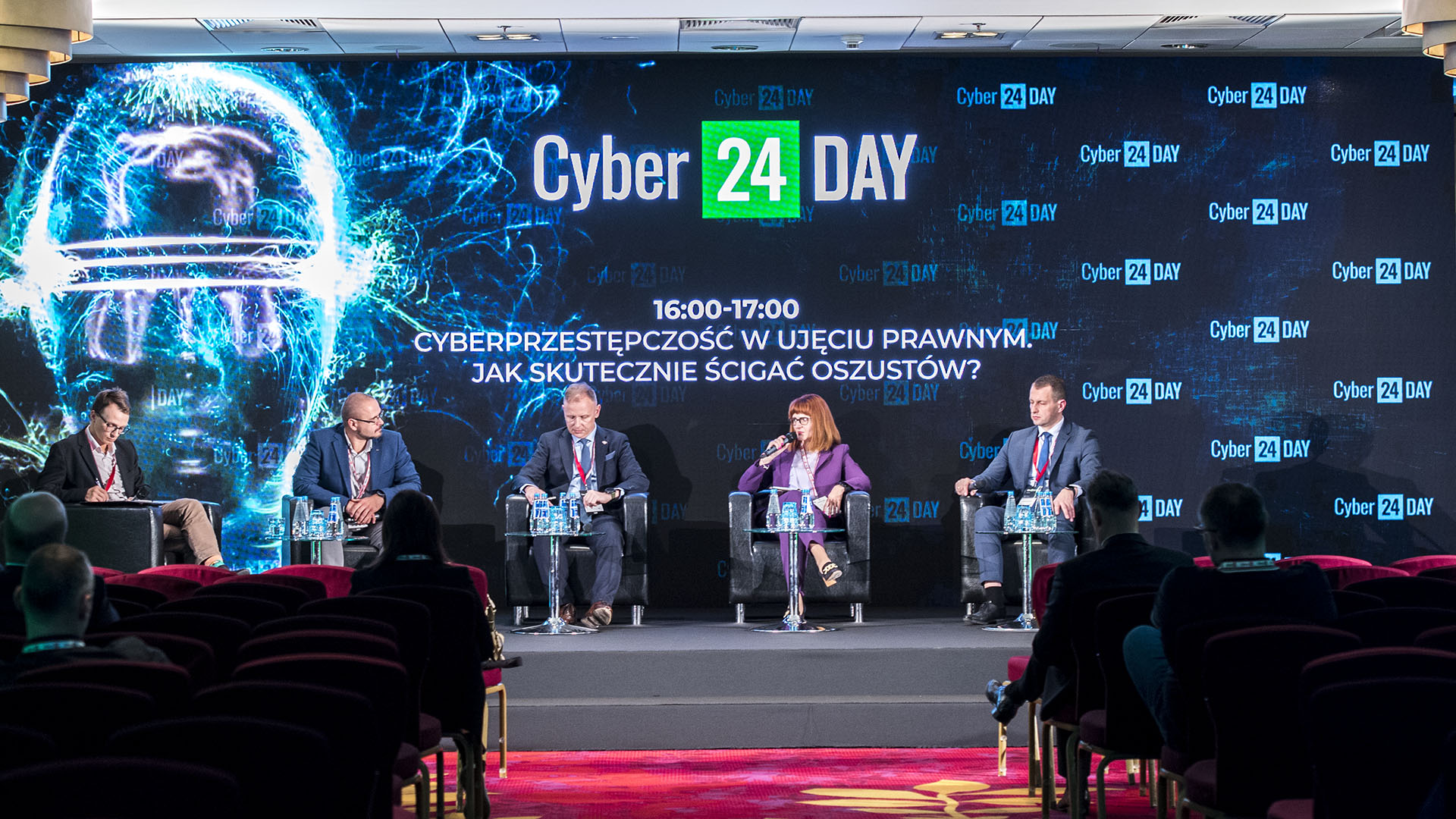 #CyberMagazyn: Walka z cyberprzestępczością = walka z wiatrakami?