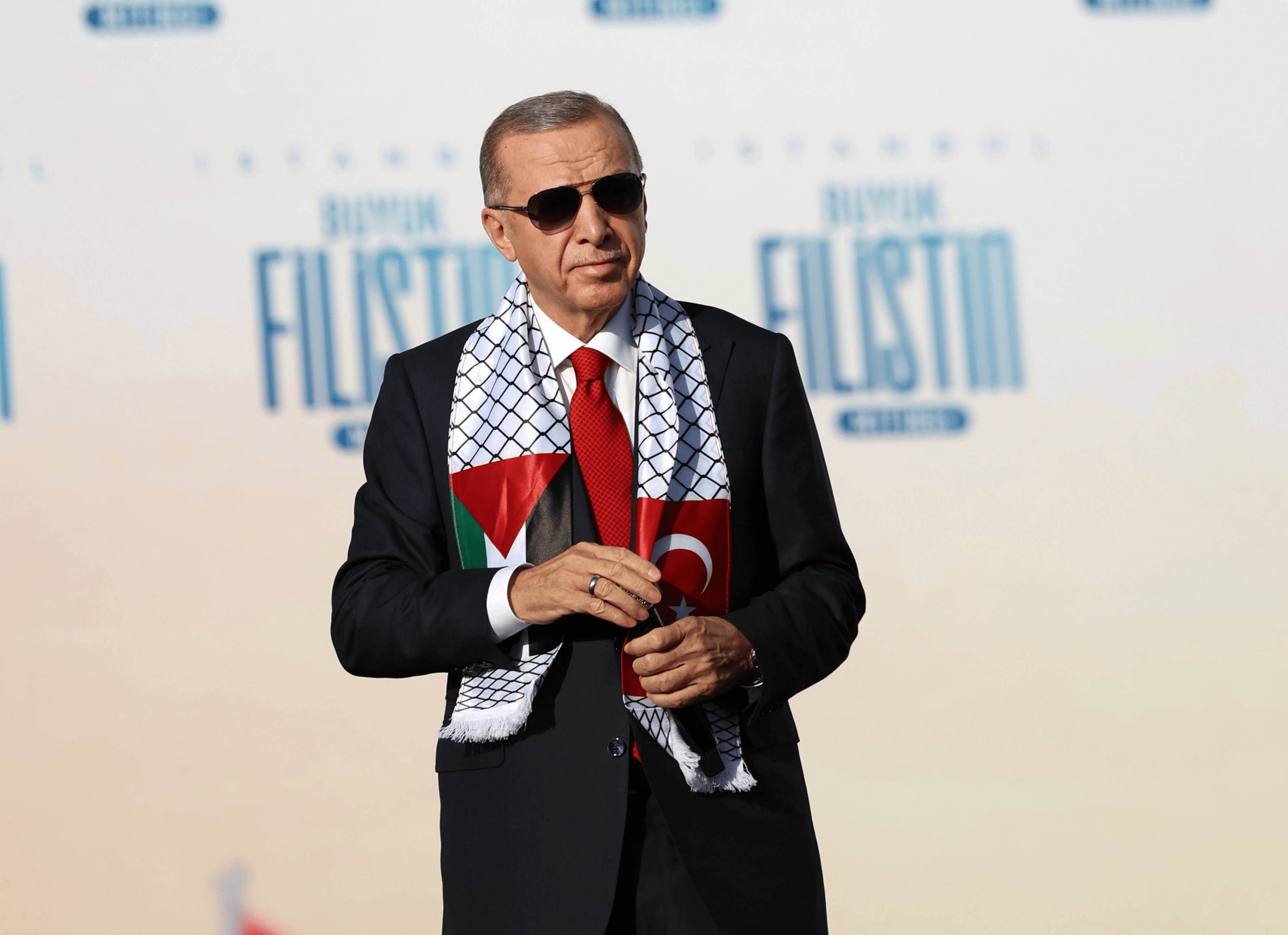 Erdogan: Zachodzie! Chcesz wojny krzyża z półksiężycem? [KOMENTARZ]