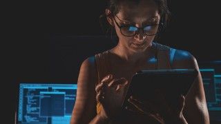 Jak deepfake może zagrozić firmie czy jej pracownikom?