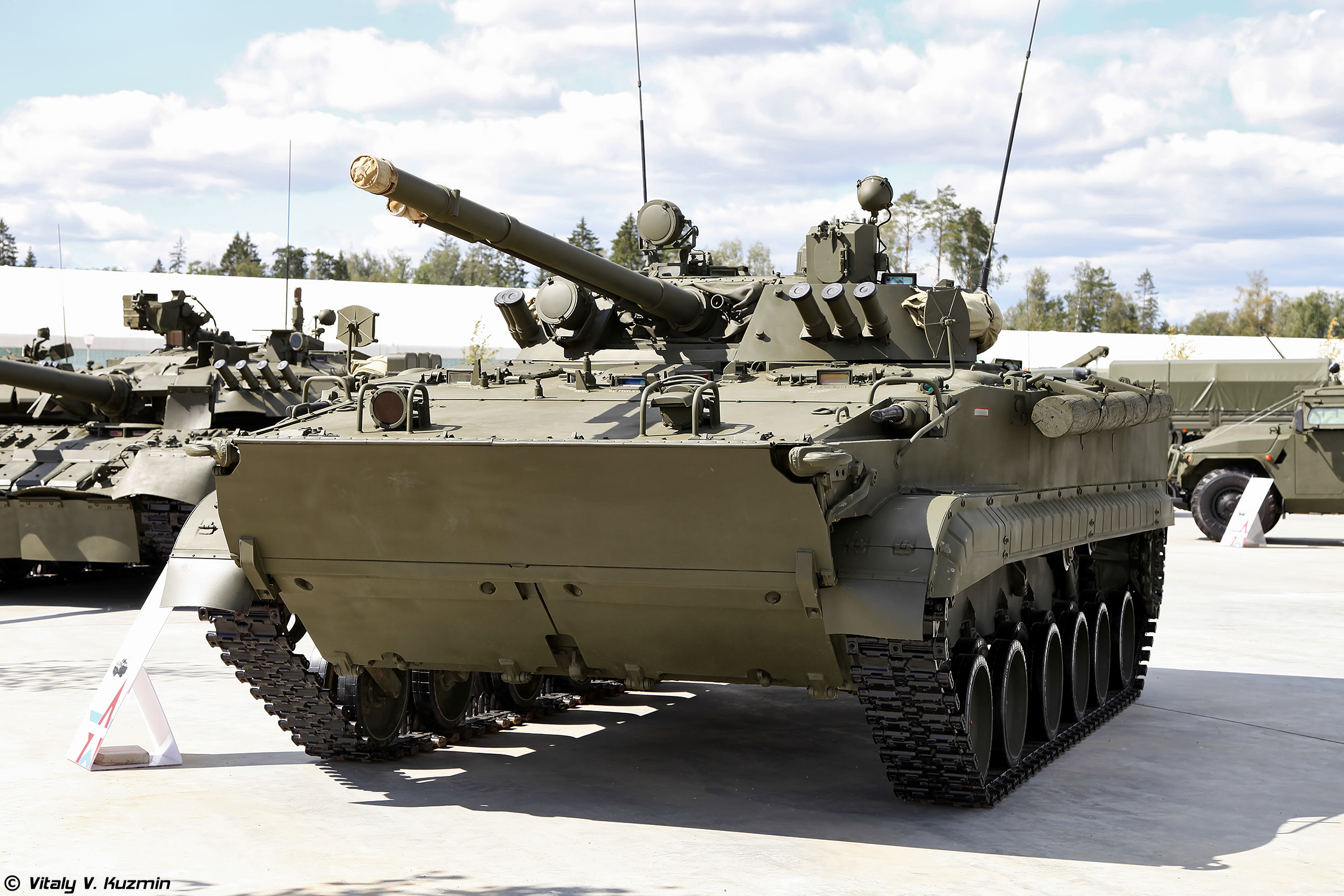 Rosjanie wdrażają kolejne BMP-3 do armii. Pojadą na Ukrainę?