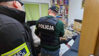 Policja zatrzymała kolejne osoby podejrzane o rozpowszechnianie materiałów pedofilskich.