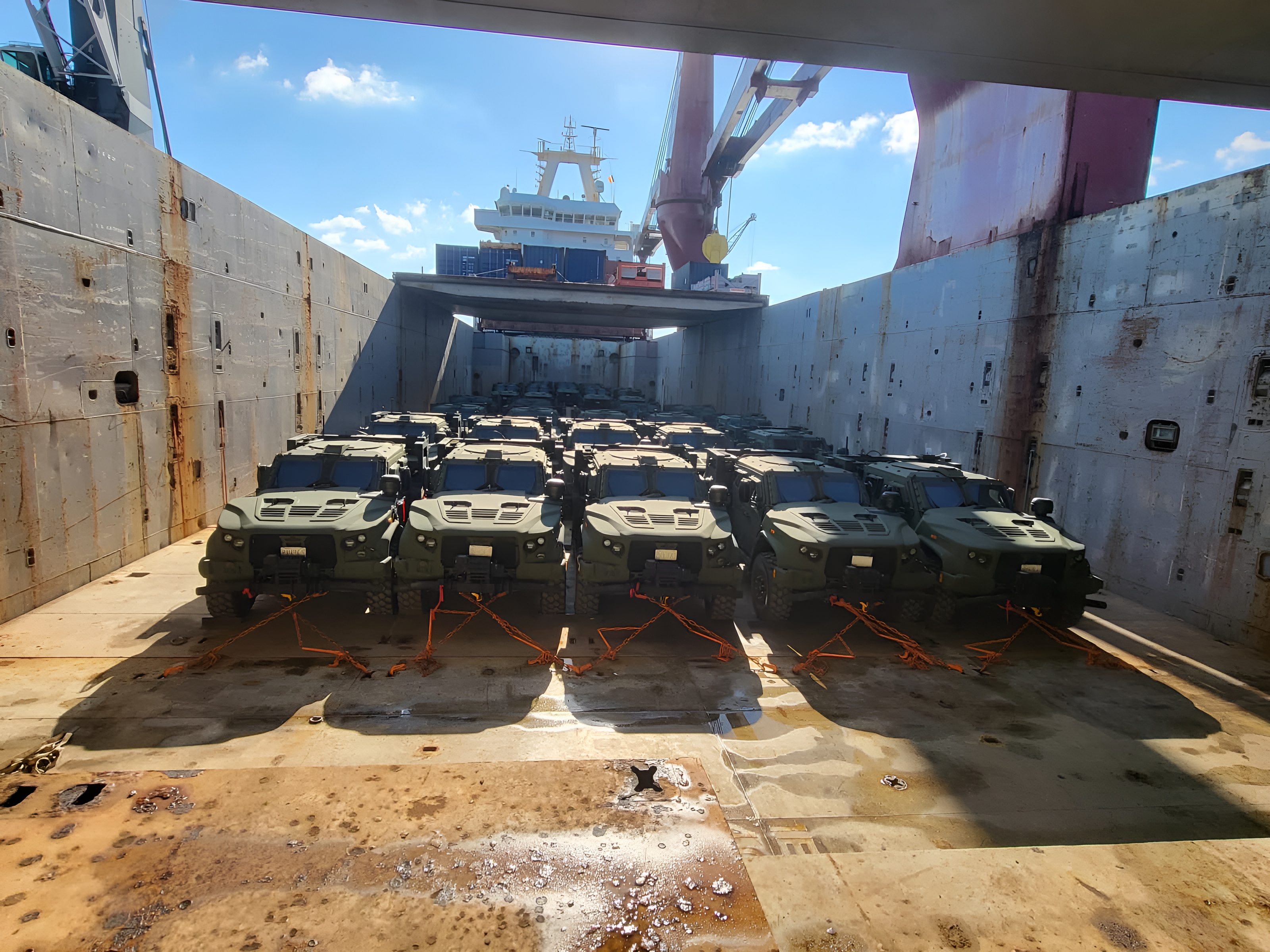 The first JLTVs have arrived in Romania