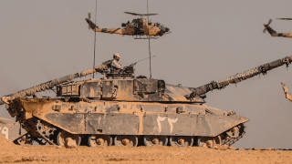 Czołg Challenger 1 i śmigłowiec AH-1 Cobra