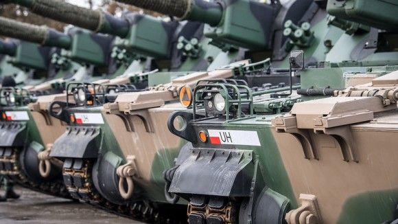Armatohaubice samobieżne Krab w Hucie Stalowa Wola.
