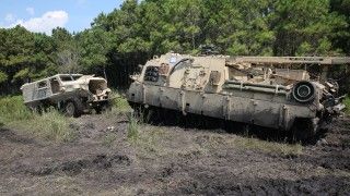 Ćwiczenia U.S. Marine Corps z wykorzystaniem wozu zabezpieczenia technicznego M88A2 HERCULES.