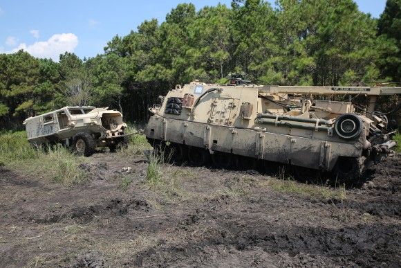 Ćwiczenia U.S. Marine Corps z wykorzystaniem wozu zabezpieczenia technicznego M88A2 HERCULES.