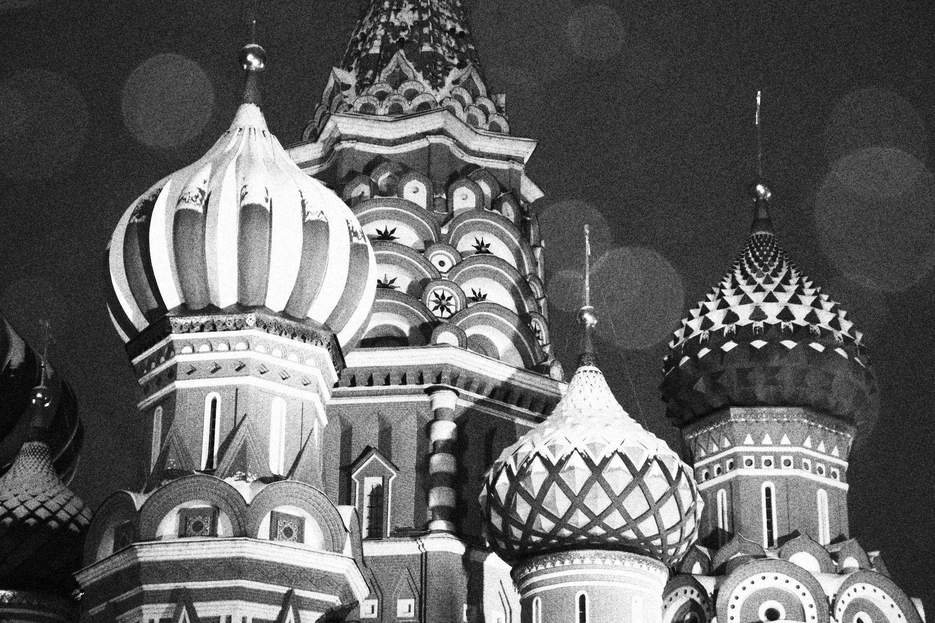 #CyberMagazyn: Aby dezinformować, Rosja zaciera granice wirtualu i realu