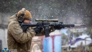 Członek jednostki specjalnej "Alfa" SBU na zawodach strzeleckich, 2021 rok.