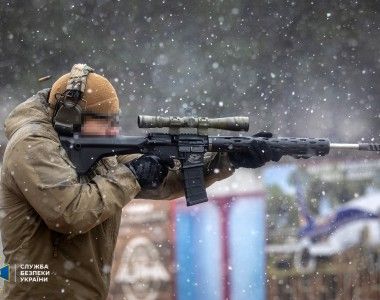 Członek jednostki specjalnej "Alfa" SBU na zawodach strzeleckich, 2021 rok.