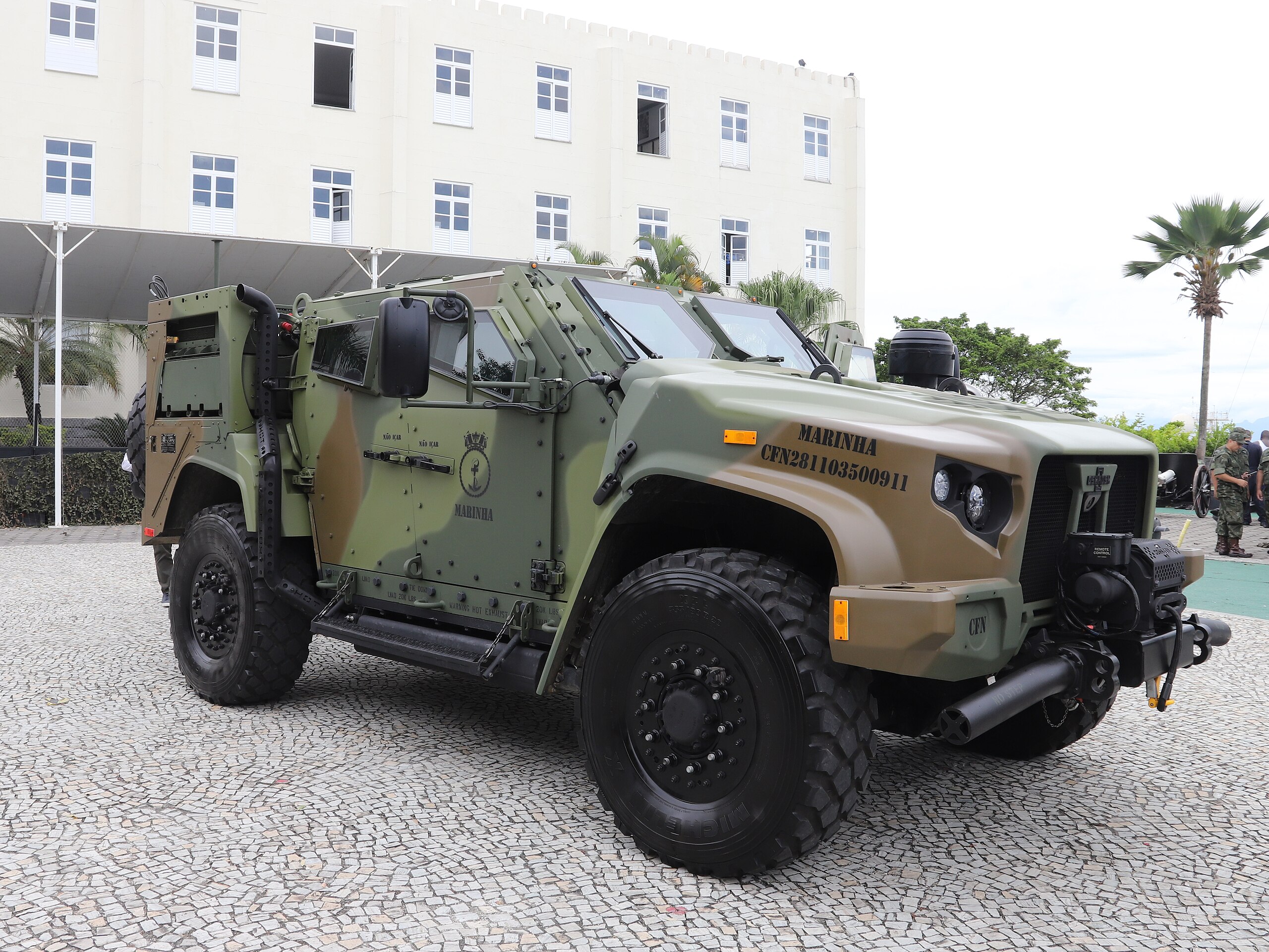 Brazylijscy Marines odbierają opancerzone pojazdy z USA