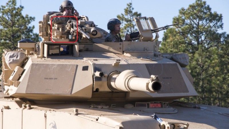 Czołg M1A1SA należący do US Army, czerwonym prostokątem zaznaczono umieszczenie celownika CWSS.