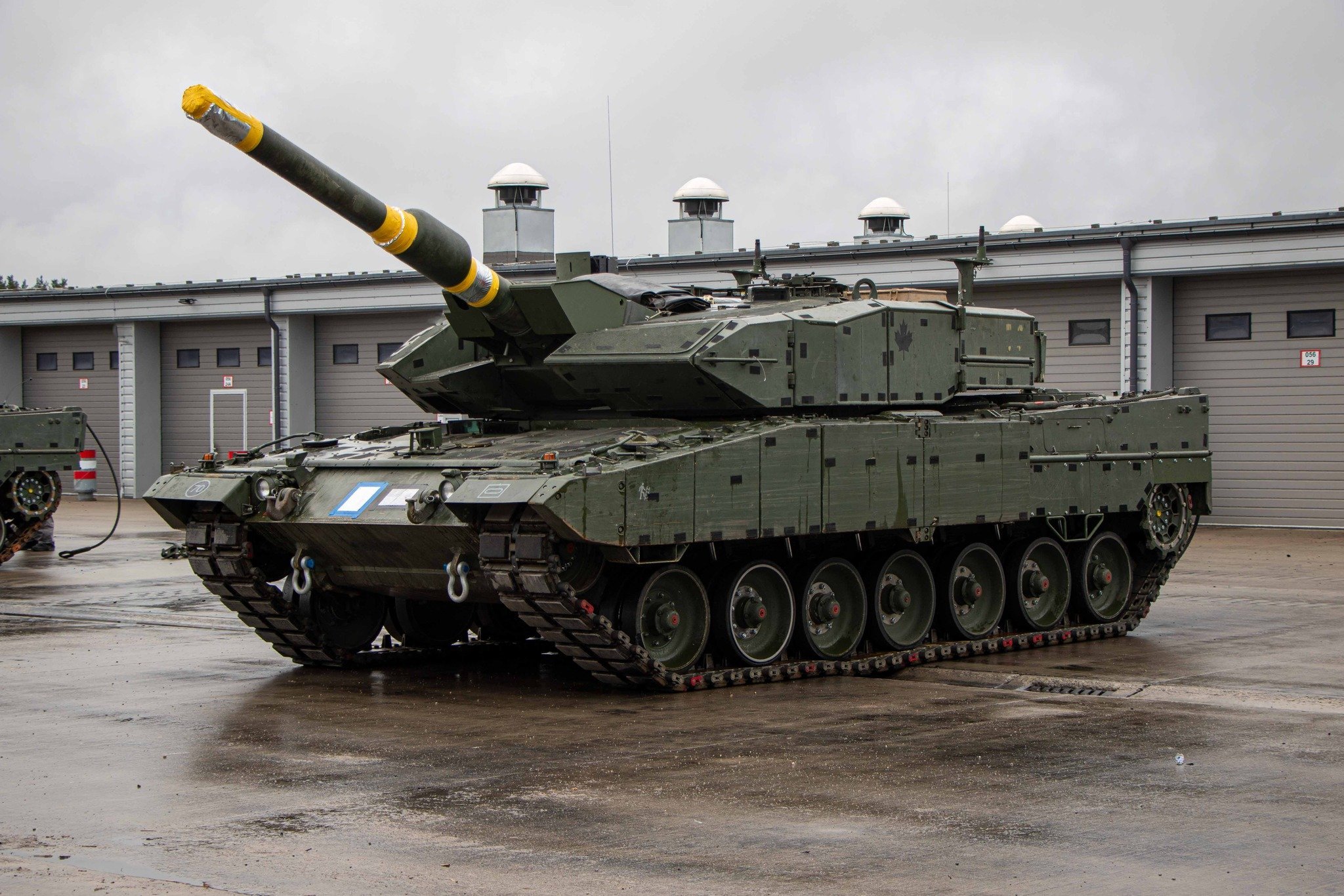 Kanadyjskie Leopardy 2 przybyły do Europy