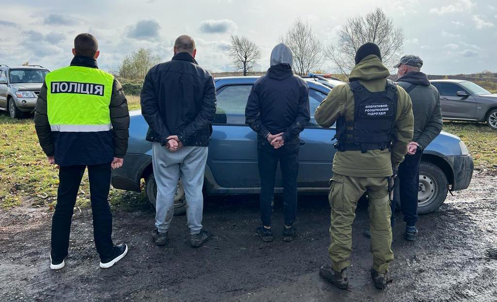 Ukraińska ucieczka przed wojskiem. Kilka tysięcy od osoby